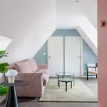 Travel Homes - Republic, Charm In The Heart Of