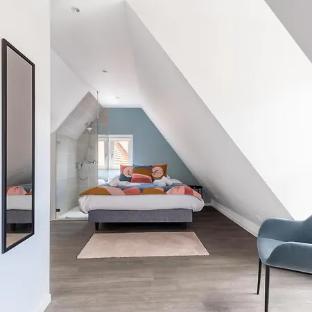 Travel Homes - Republic, Charm In The Heart Of 3*