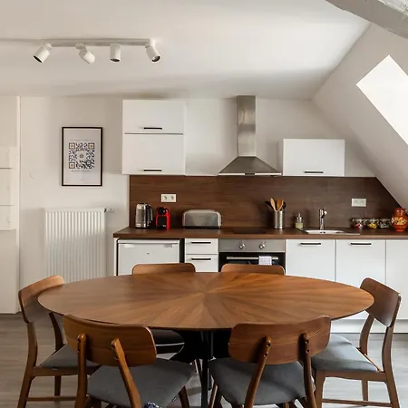 Travel Homes - Republic, Charm In The Heart Of 3*