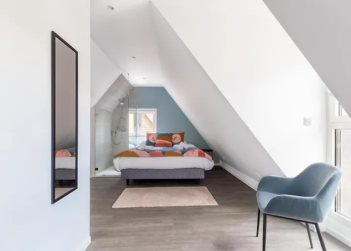 Travel Homes - Republic, Charm In The Heart Of 3*